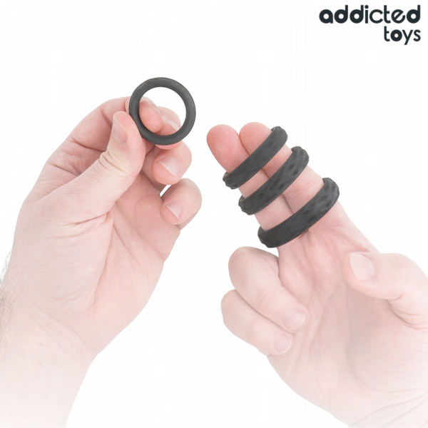 Set di quattro anelli fallici con texture Addicted Toys, di misure diverse