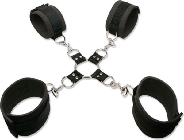 Pipedream Extreme Hogtie Kit con polsiere, cavigliere, hogtie in metallo e mascherina