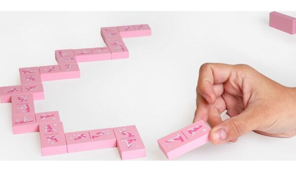 Gioco erotico domino in legno Secret Play Kinky Domino, con le sue tessere illustrate
