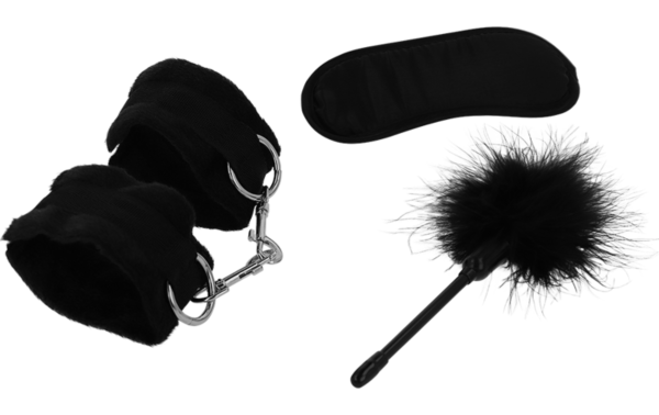 Set bondage Intense Fetish con manette, mascherina e piumino