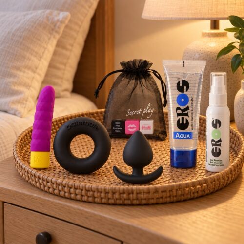 Kit base di sex toy con bullet, anello, plug e dadi – scena d'atmosfera (immagine generata con IA)