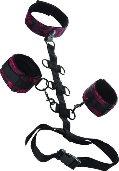 Collana trattenuta dal corpo Collana trattenuta dal corpo