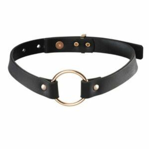 Girocollo negro con collo labirinto e gioielli indiscreti