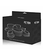 Posizione sottomessa fetish "n gambe aperte con le manette