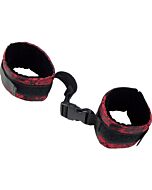 Controllo delle manette dello scandalo