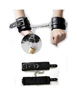 Manette in pelle con orsacchiotto