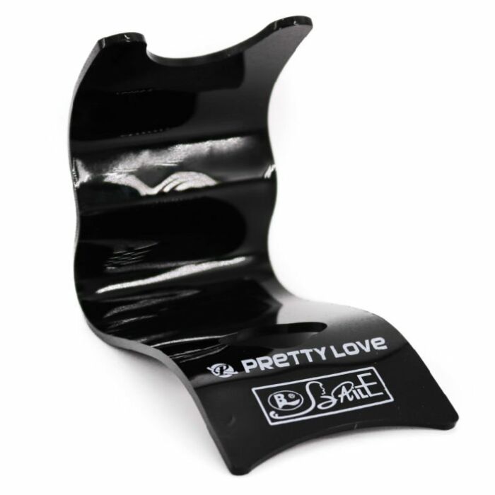 Mostra piuttosto amore grande