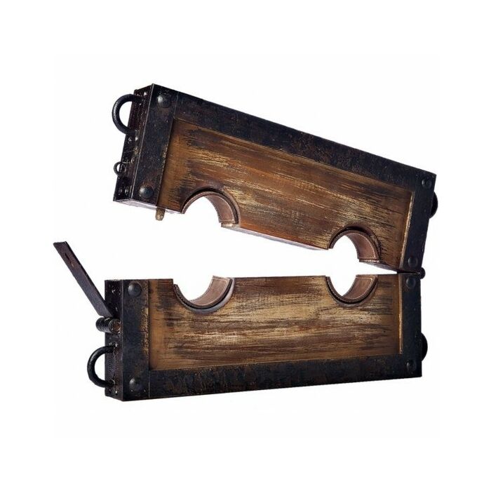 Cravatta per bambola in legno